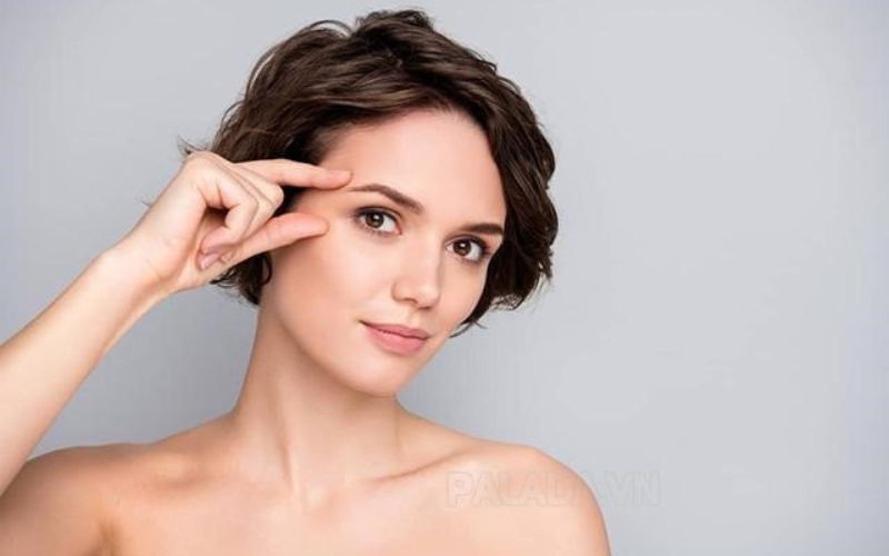 Giật lông mày trái còn phản ánh trạng thái sức khỏe và tinh thần của phụ nữ