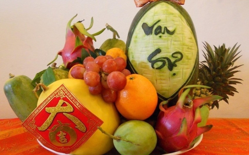 Hình ảnh mâm cỗ Trung thu thể hiện sự chuẩn bị chu đáo cho ngày Tết trăng rằm