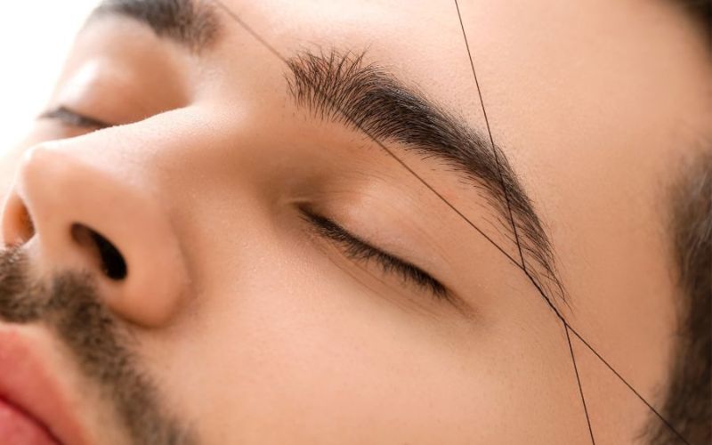 Đàn ông lông mày rậm