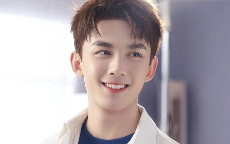 Đàn ông lông mày rậm