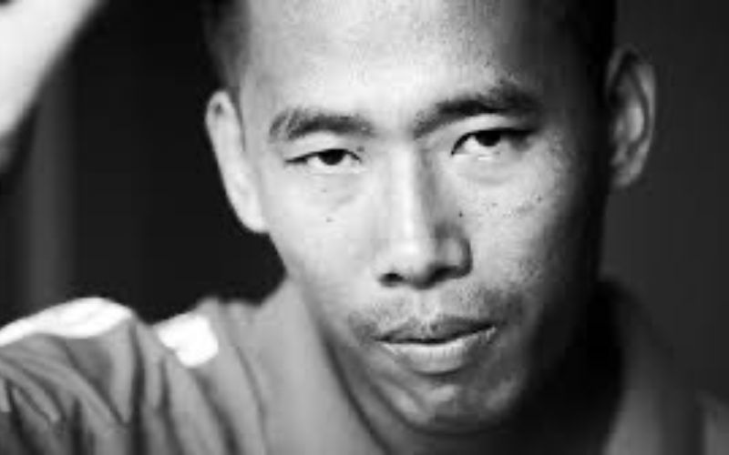 Đàn ông lông mày rậm