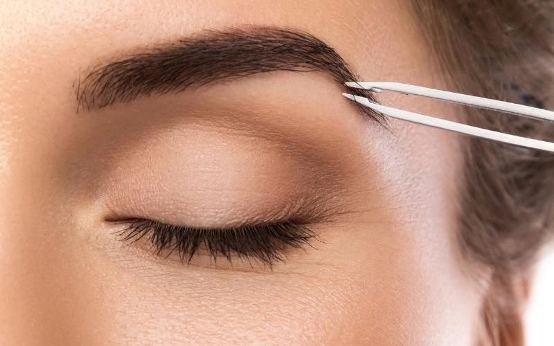 Dáng lông mày phát tài chân mày chữ v