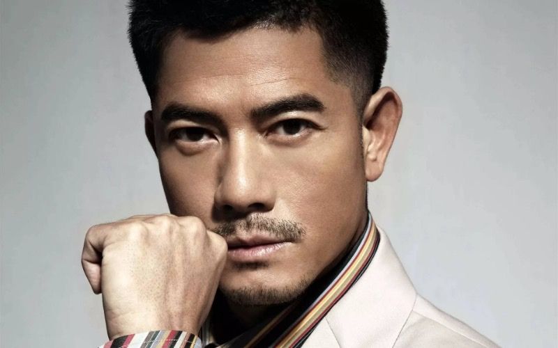 Dáng lông mày phát tài chân mày sâu róm