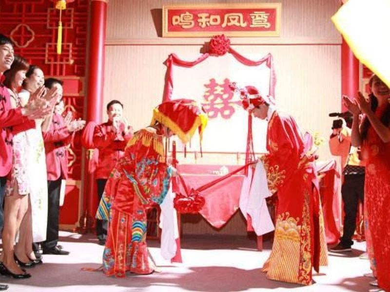 Gia đình kiêng cưới hỏi khai trương