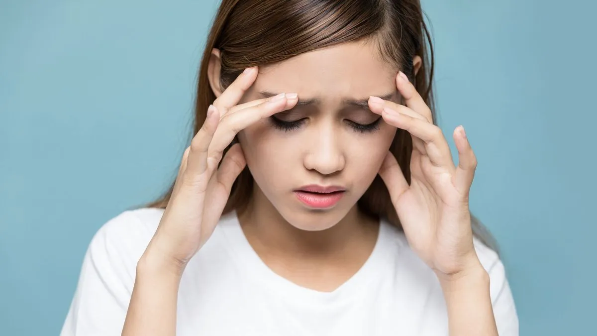 Giật lông mày trái nữ là hiện tượng các cơ quanh vùng lông mày xảy ra co giật nhẹ