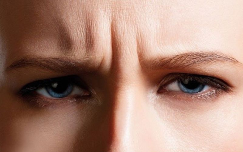 Hiện tượng giật lông mày trái là gì