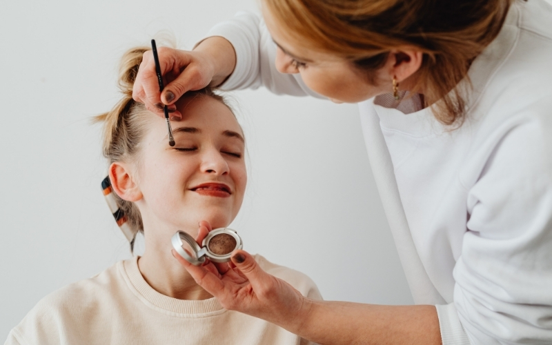 Khám phá make up là gì và cách áp dụng từ này trong học tiếng Anh