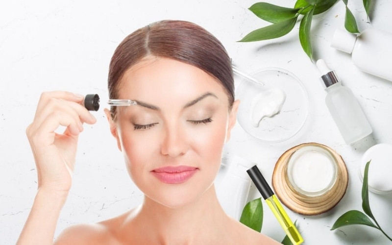 Độc giả nên áp dụng các phương pháp tự nhiên trong chăm sóc lông mày