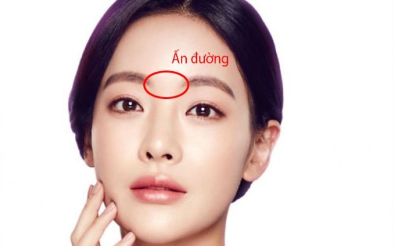 Lông mày chữ nhất tương quan giữa mày và ấn đường