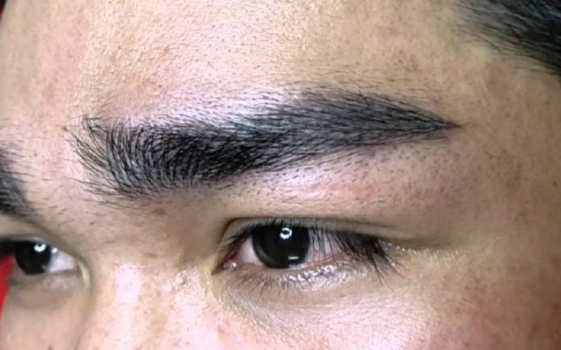 Lông mày dựng ngược ở đàn ông thường biểu thị tính khí bốc đồng