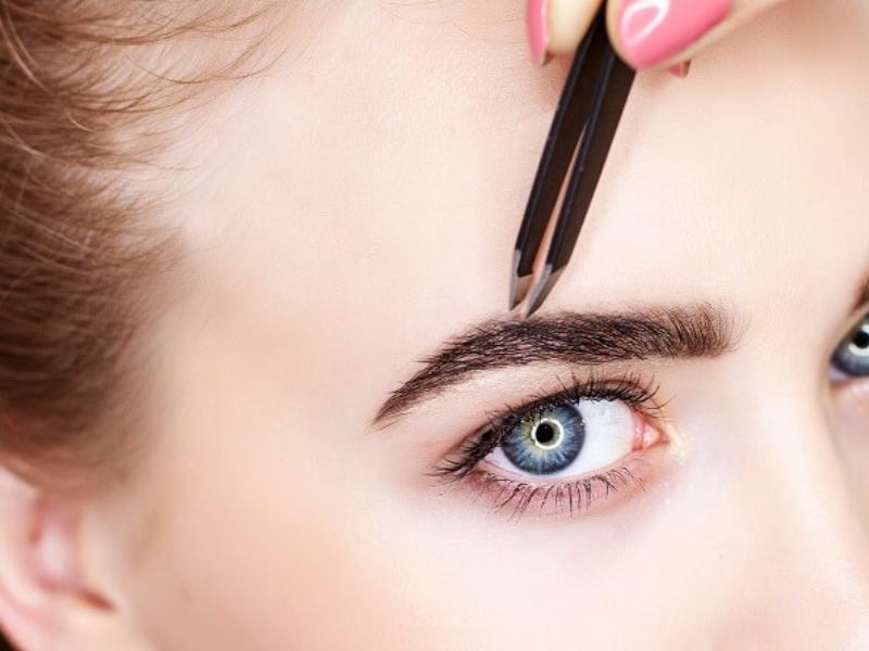 Nhổ lông dựng ngược bằng nhíp