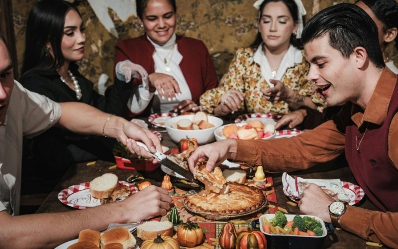 Với những ai văn hoa hơn thì có thể dùng các stt Trung Thu dạng chơi chữ