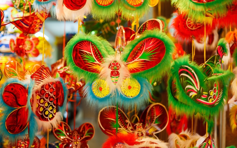 Sử dụng vật liệu tái chế cho trang trí Trung Thu giúp bảo vệ môi trường và tạo nên không gian sáng tạo