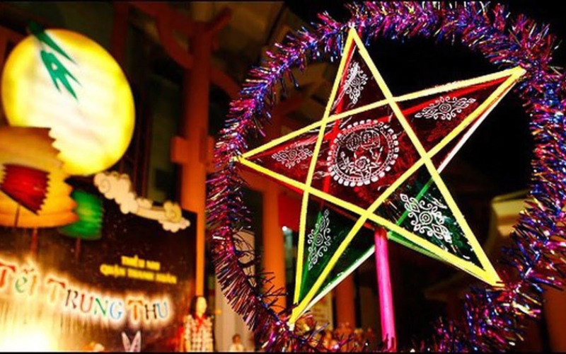 Trang trí Trung Thu chỉ với các lồng đèn ông sao mang lại vẻ đẹp truyền thống