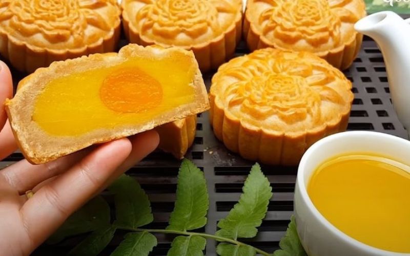 Bánh nướng trứng muối: Chứa nhiều calo nhất
