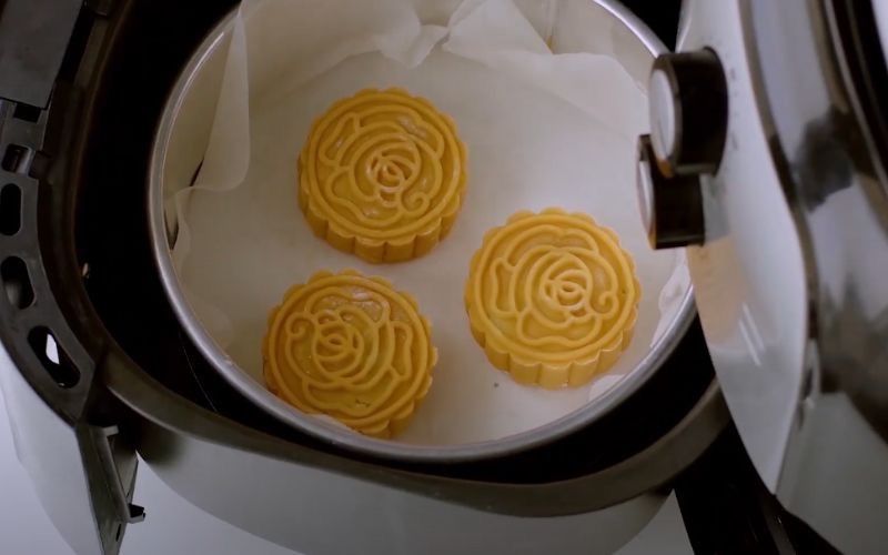 Bắt đầu nướng bánh bằng nồi chiên không dầu