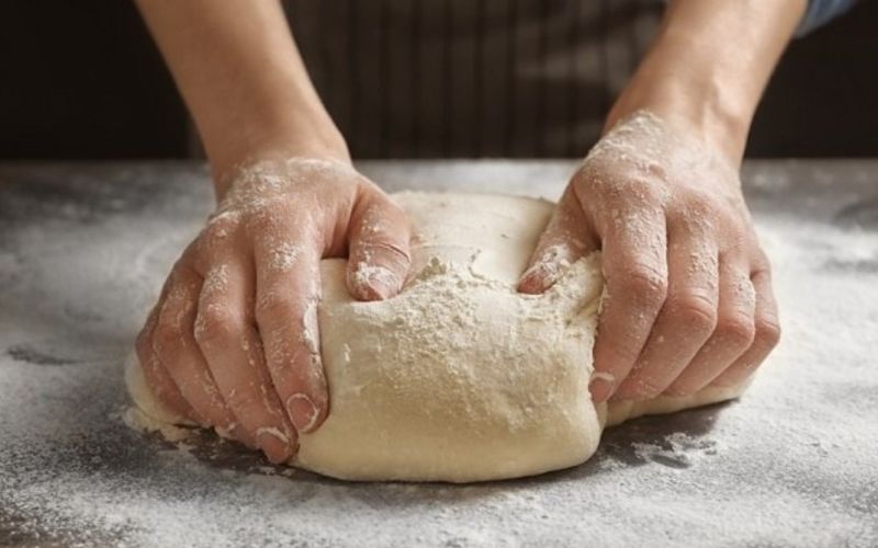 Công đoạn chuẩn bị vỏ bánh