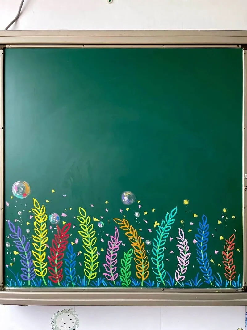 Hoa trang trí ở chân bảng