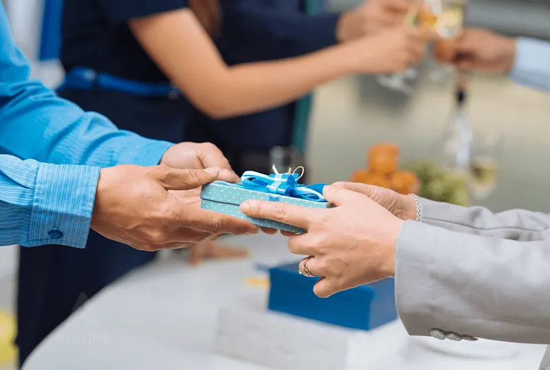 Những lưu ý khi tặng quà 20/10 cho nhân viên