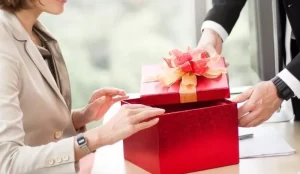 Gợi ý 50++ món quà 20/10 cho nhân viên tinh tế, độc đáo nhất 2025
