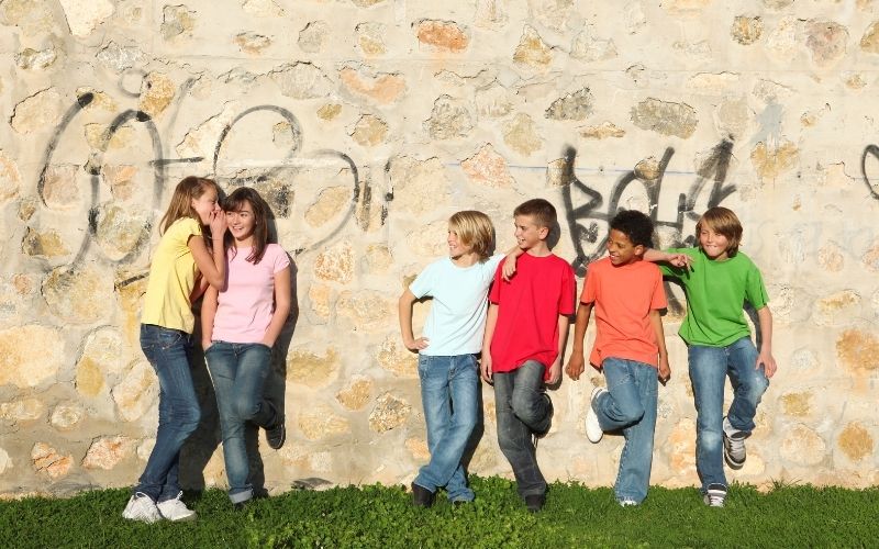 Status lãng mạn là hướng đi thường thấy để khiến crush để ý