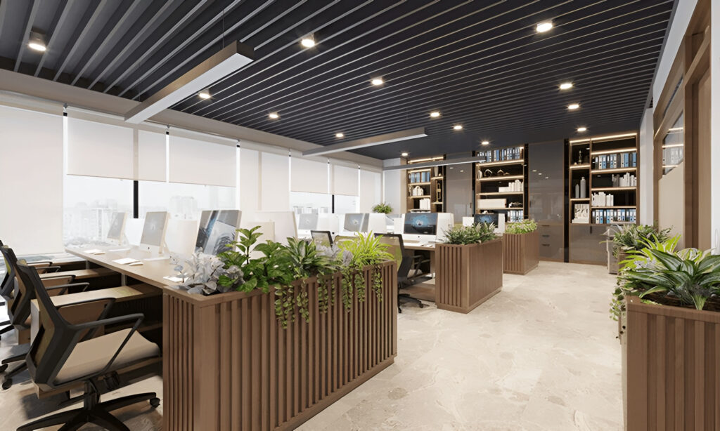 Mẫu văn phòng xanh mang vẻ ấm cúng cùng điểm sáng ở hệ trần được thiết kế dạng lam gỗ giúp tạo chiều sâu cho không gian