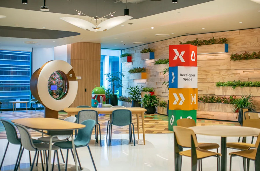 Khu vực nghỉ ngơi mang vẻ đẹp tươi mới với các điểm nhấn sắc xanh được bố trí vô cùng khéo léo