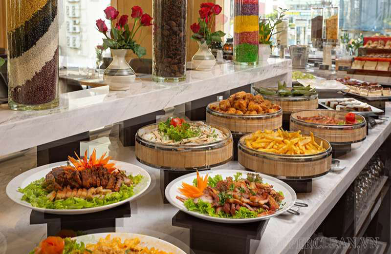 Dùng bữa sáng miễn phí là dịch vụ FOC được nhiều khách sạn triển khai