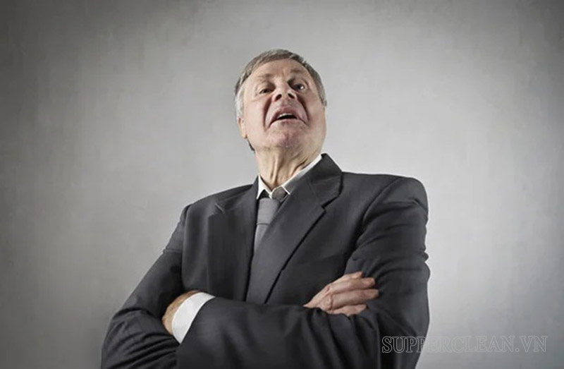 Ngạo nghễ được nhắc nhiều với ý nghĩa tiêu cực